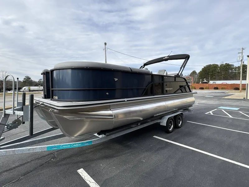 Slide: The Image of Crest 235 CONQUEST SLSC 2026 - 4