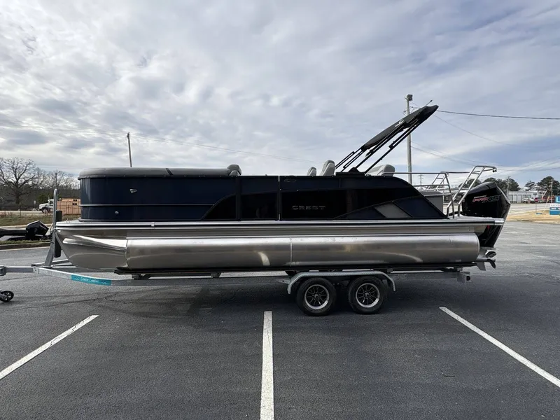 Slide: The Image of Crest 235 CONQUEST SLSC 2026 - 5