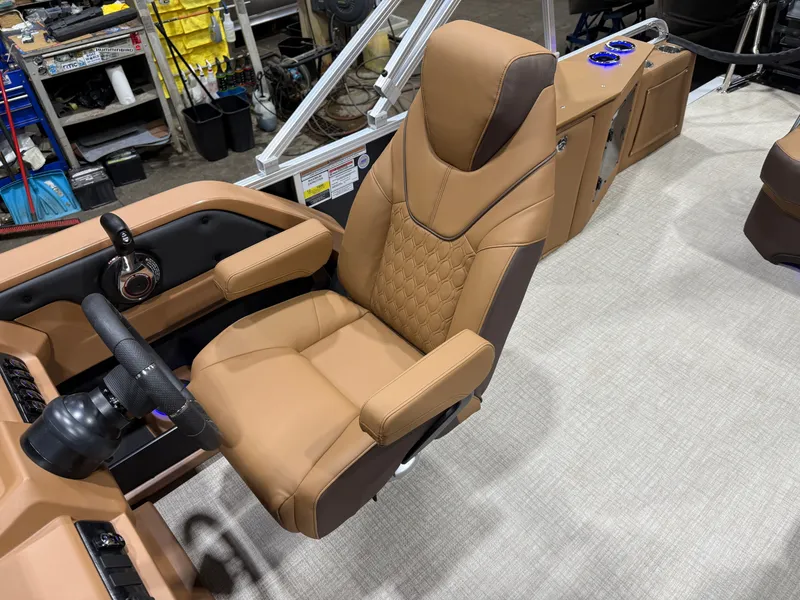 Slide: The Image of Tahoe LTZ 2385 (CRB) Cruise Rear Bench Tritoon & Honda 4-Stroke EFI 2026 - 11