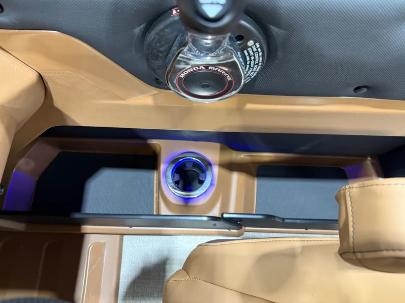 Slide: The Image of Tahoe LTZ 2385 (CRB) Cruise Rear Bench Tritoon & Honda 4-Stroke EFI 2026 - 16