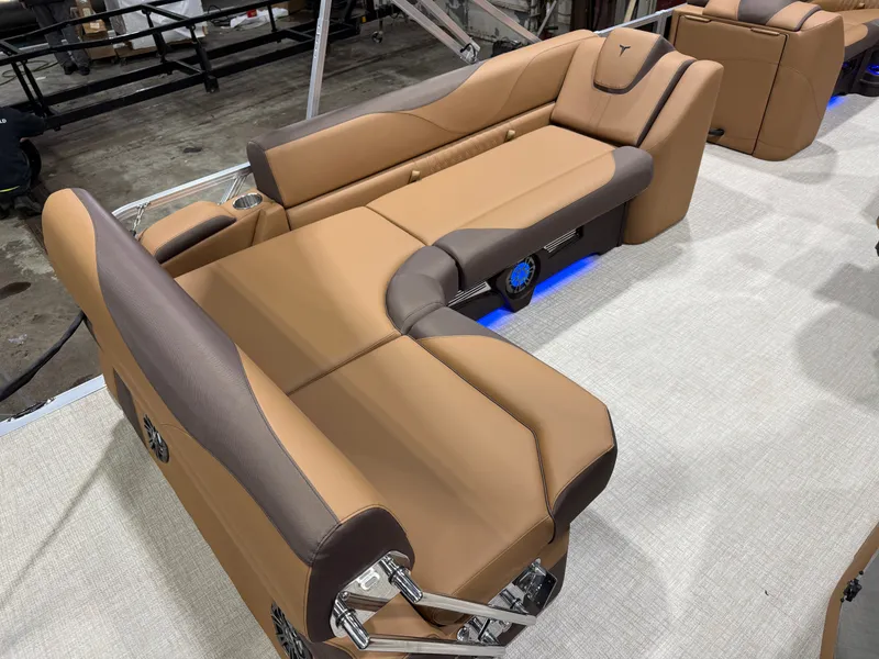 Slide: The Image of Tahoe LTZ 2385 (CRB) Cruise Rear Bench Tritoon & Honda 4-Stroke EFI 2026 - 18