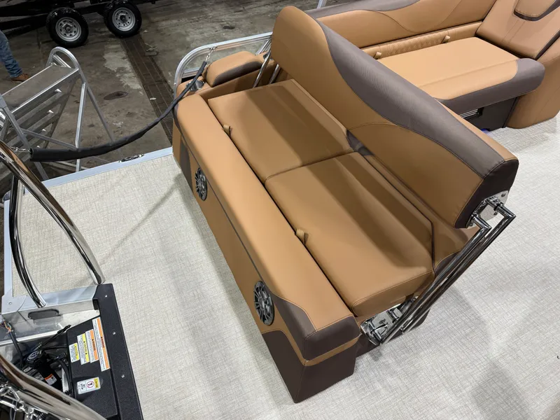 Slide: The Image of Tahoe LTZ 2385 (CRB) Cruise Rear Bench Tritoon & Honda 4-Stroke EFI 2026 - 20