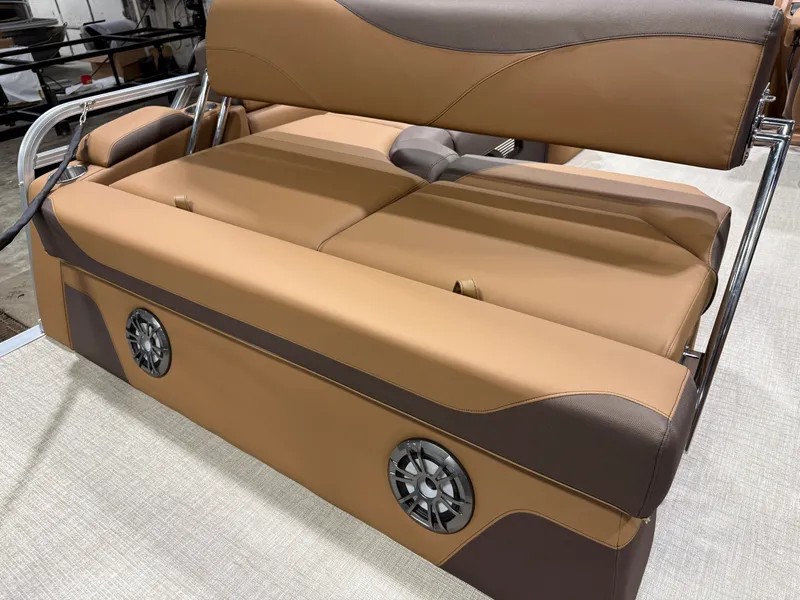 Slide: The Image of Tahoe LTZ 2385 (CRB) Cruise Rear Bench Tritoon & Honda 4-Stroke EFI 2026 - 23