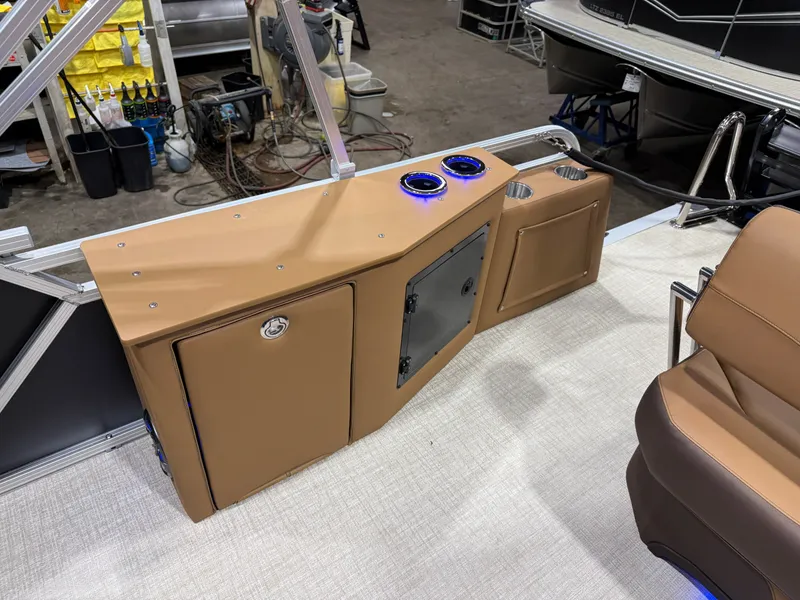 Slide: The Image of Tahoe LTZ 2385 (CRB) Cruise Rear Bench Tritoon & Honda 4-Stroke EFI 2026 - 25