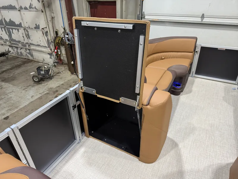 Slide: The Image of Tahoe LTZ 2385 (CRB) Cruise Rear Bench Tritoon & Honda 4-Stroke EFI 2026 - 29