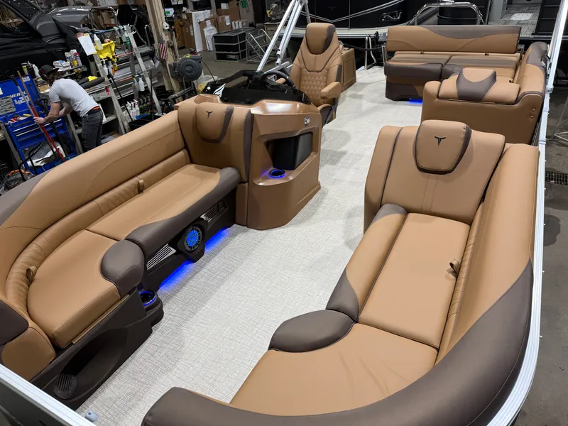 Slide: The Image of Tahoe LTZ 2385 (CRB) Cruise Rear Bench Tritoon & Honda 4-Stroke EFI 2026 - 33