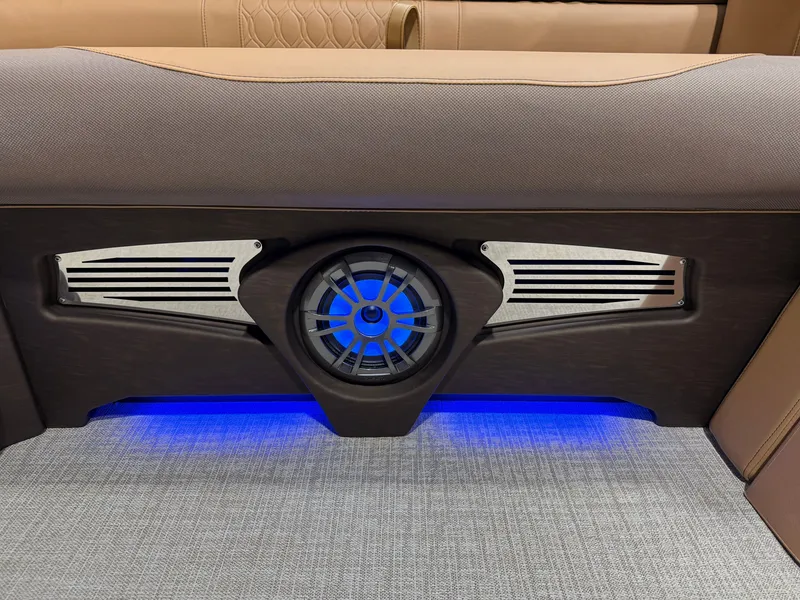 Slide: The Image of Tahoe LTZ 2385 (CRB) Cruise Rear Bench Tritoon & Honda 4-Stroke EFI 2026 - 35