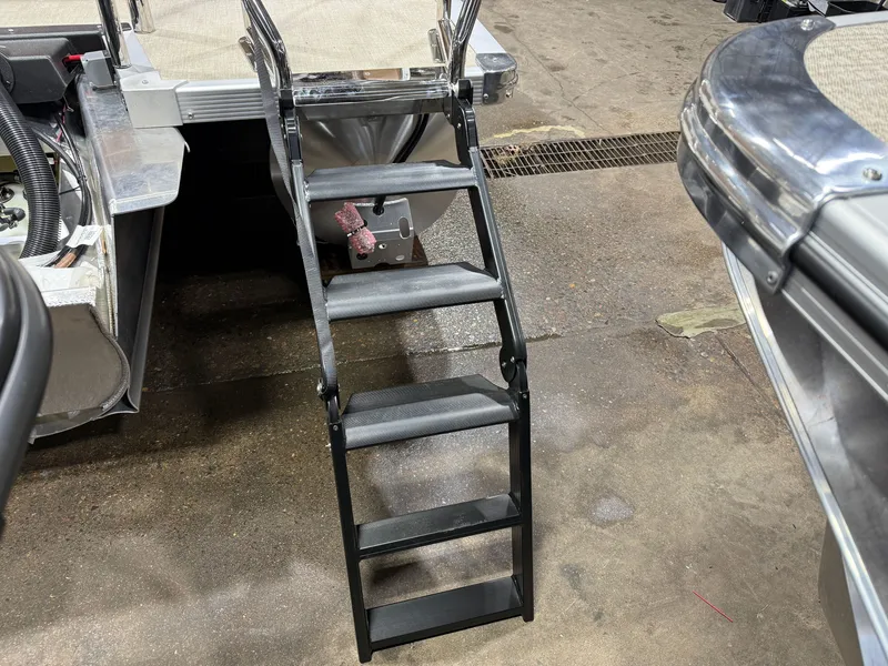 Slide: The Image of Tahoe LTZ 2385 (CRB) Cruise Rear Bench Tritoon & Honda 4-Stroke EFI 2026 - 51