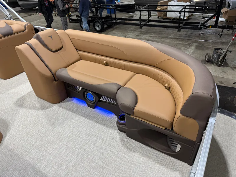 Slide: The Image of Tahoe LTZ 2385 (CRB) Cruise Rear Bench Tritoon & Honda 4-Stroke EFI 2026 - 9