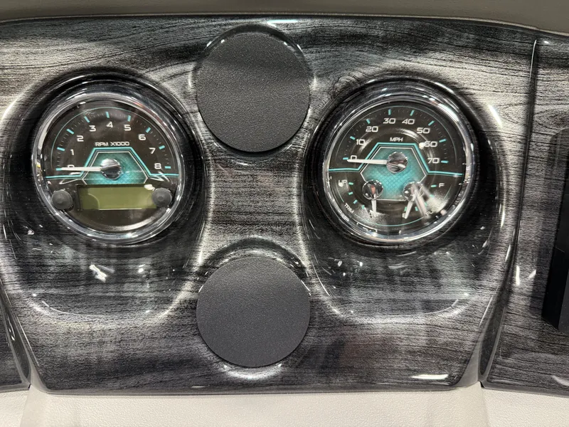 Slide: The Image of Tahoe LTZ 1985 Cruise Rear Bench (CRB) & Honda 4-Stroke EFI 2026 - 13