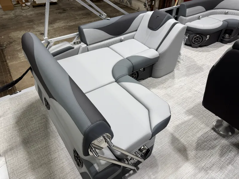 Slide: The Image of Tahoe LTZ 1985 Cruise Rear Bench (CRB) & Honda 4-Stroke EFI 2026 - 19