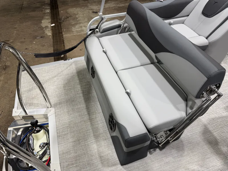 Slide: The Image of Tahoe LTZ 1985 Cruise Rear Bench (CRB) & Honda 4-Stroke EFI 2026 - 20
