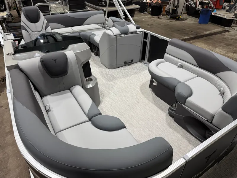 Slide: The Image of Tahoe LTZ 1985 Cruise Rear Bench (CRB) & Honda 4-Stroke EFI 2026 - 29