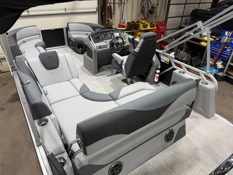 Slide: The Image of Tahoe LTZ 1985 Cruise Rear Bench (CRB) & Honda 4-Stroke EFI 2026 - 4
