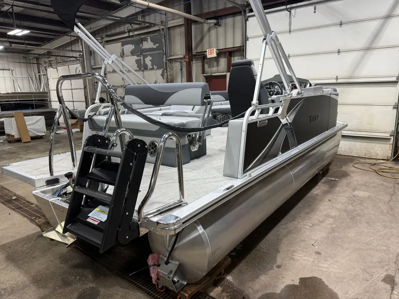 Slide: The Image of Tahoe LTZ 1985 Cruise Rear Bench (CRB) & Honda 4-Stroke EFI 2026 - 44