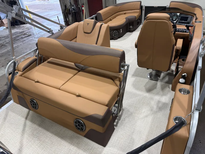 Slide: The Image of Tahoe LTZ 1985 Cruise Rear Bench (CRB) & Honda 4-Stroke EFI 2026 - 20