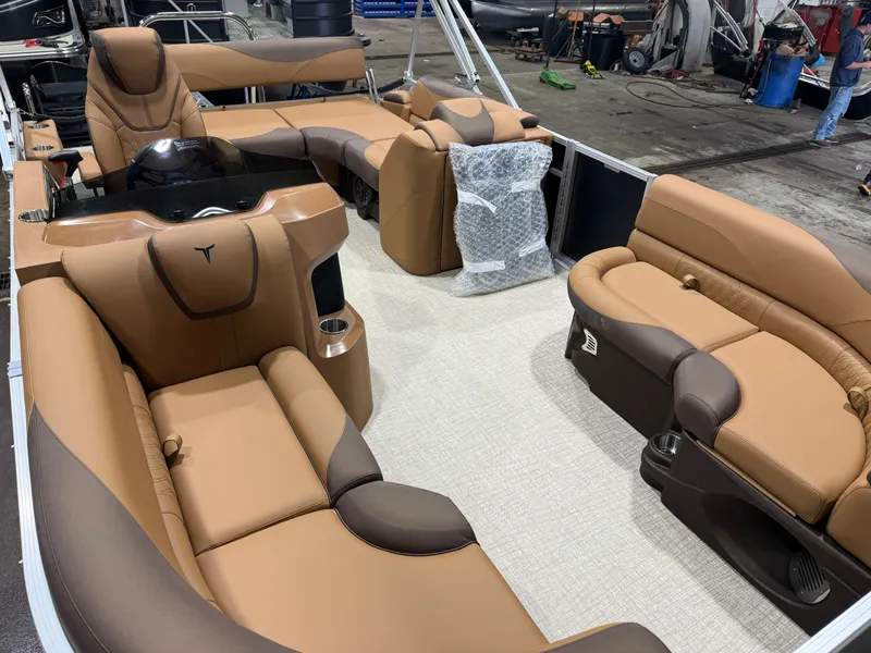 Slide: The Image of Tahoe LTZ 1985 Cruise Rear Bench (CRB) & Honda 4-Stroke EFI 2026 - 26