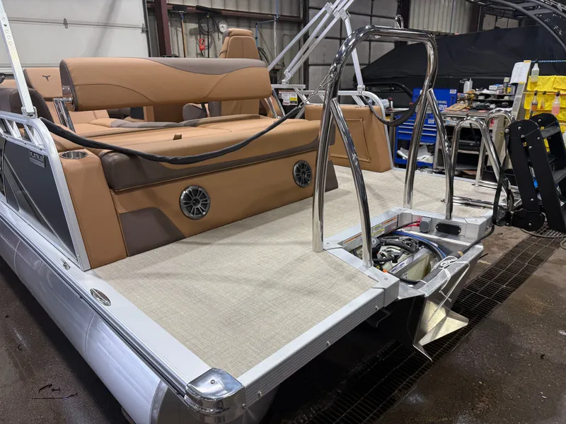 Slide: The Image of Tahoe LTZ 1985 Cruise Rear Bench (CRB) & Honda 4-Stroke EFI 2026 - 36