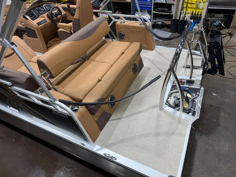 Slide: The Image of Tahoe LTZ 1985 Cruise Rear Bench (CRB) & Honda 4-Stroke EFI 2026 - 4