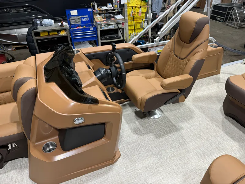 Slide: The Image of Tahoe LTZ 1985 Cruise Rear Bench (CRB) & Honda 4-Stroke EFI 2026 - 9