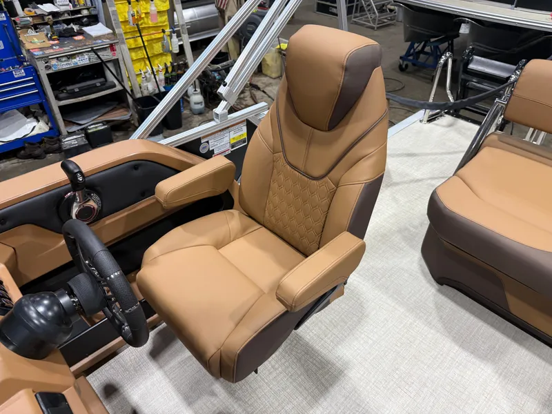 Slide: The Image of Tahoe LTZ 1985 Cruise Rear Bench (CRB) & Honda 4-Stroke EFI 2026 - 10