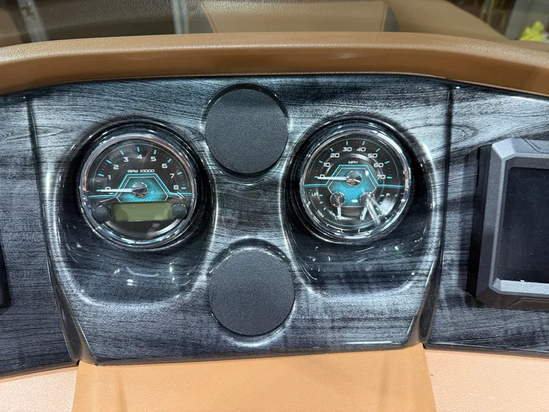 Slide: The Image of Tahoe LTZ 1985 Cruise Rear Bench (CRB) & Honda 4-Stroke EFI 2026 - 13