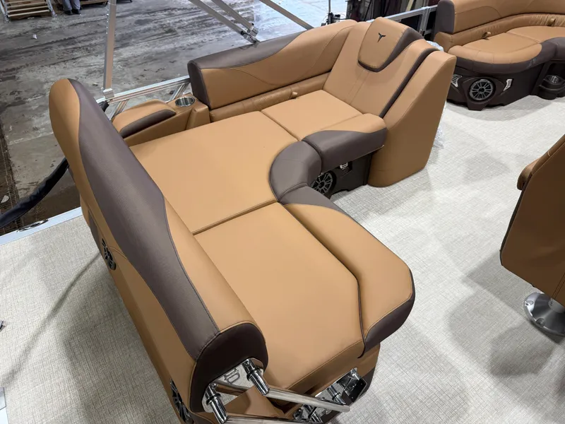 Slide: The Image of Tahoe LTZ Electric CRB 1985 Cruise Rear Bench 2026 - 17