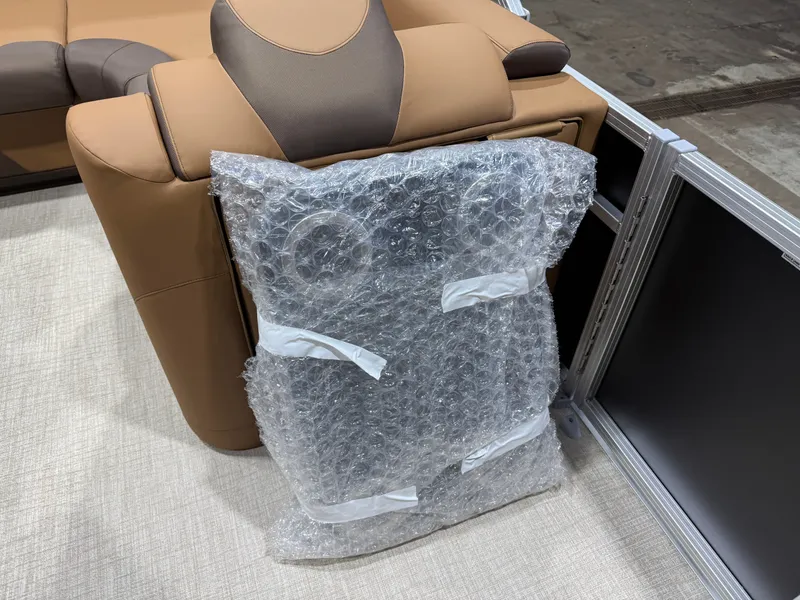 Slide: The Image of Tahoe LTZ Electric CRB 1985 Cruise Rear Bench 2026 - 28