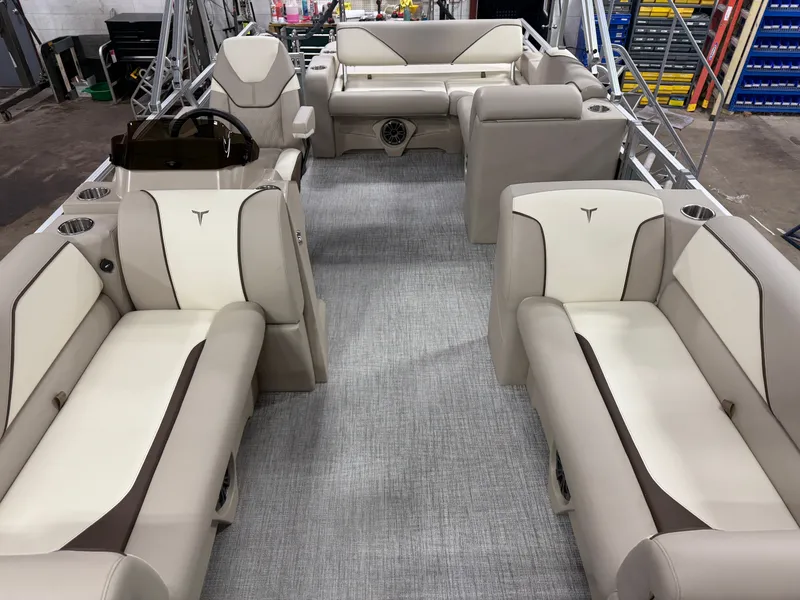 Slide: The Image of Tahoe Sport 2180 Swingback (VRB) & Honda 4-Stroke EFI 2026 - 6