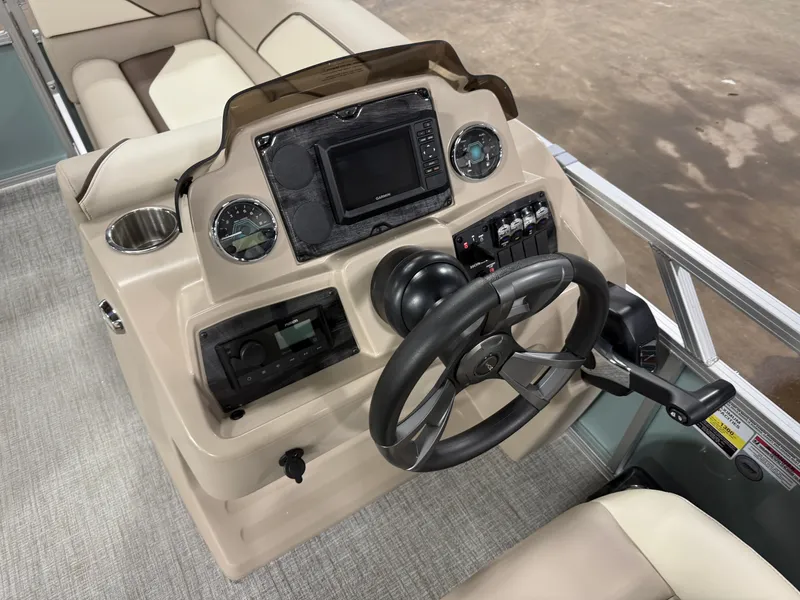 Slide: The Image of Tahoe Sport VRB 2180 Swingback & Electric Outboard 2026 - 11
