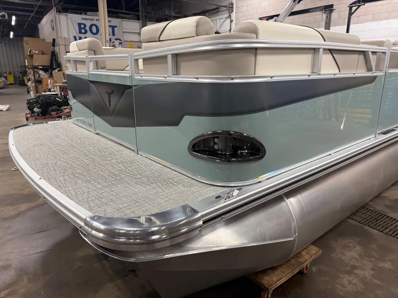 Slide: The Image of Tahoe Sport VRB 2180 Swingback & Electric Outboard 2026 - 35