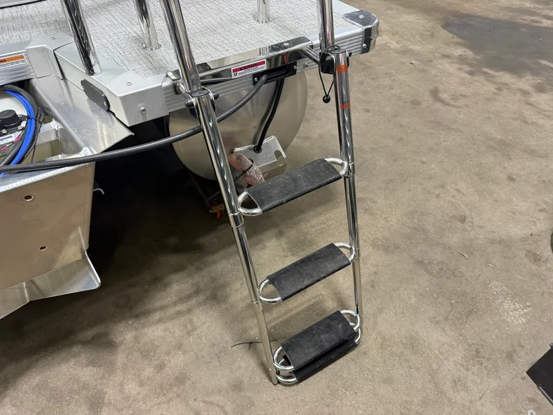 Slide: The Image of Tahoe Sport VRB 2180 Swingback & Electric Outboard 2026 - 43