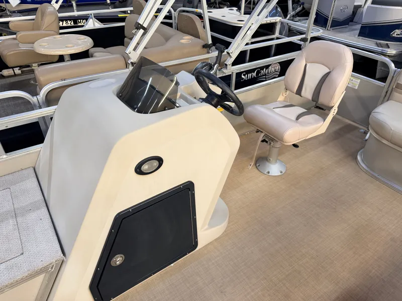 Slide: The Image of Lowe 162 Fish & Cruise Pontoon 2016 - 28