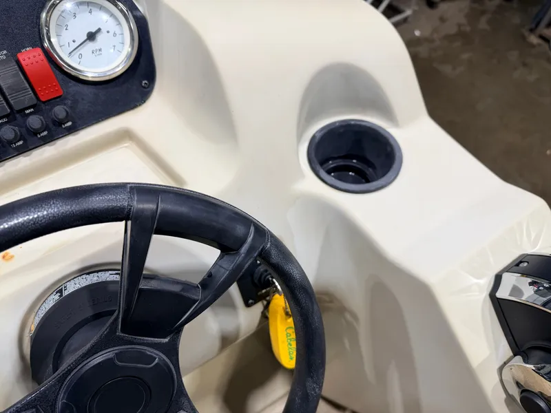 Slide: The Image of Lowe 162 Fish & Cruise Pontoon 2016 - 35