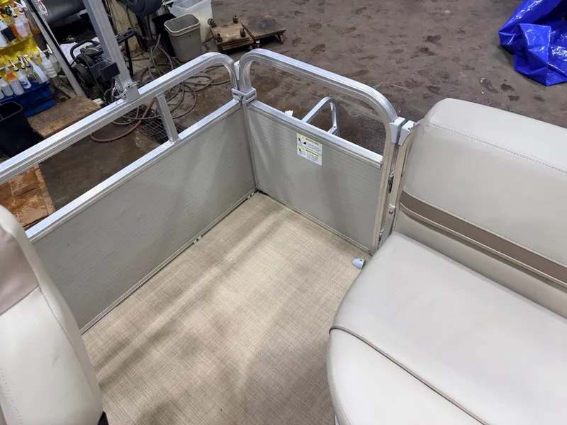 Slide: The Image of Lowe 162 Fish & Cruise Pontoon 2016 - 41