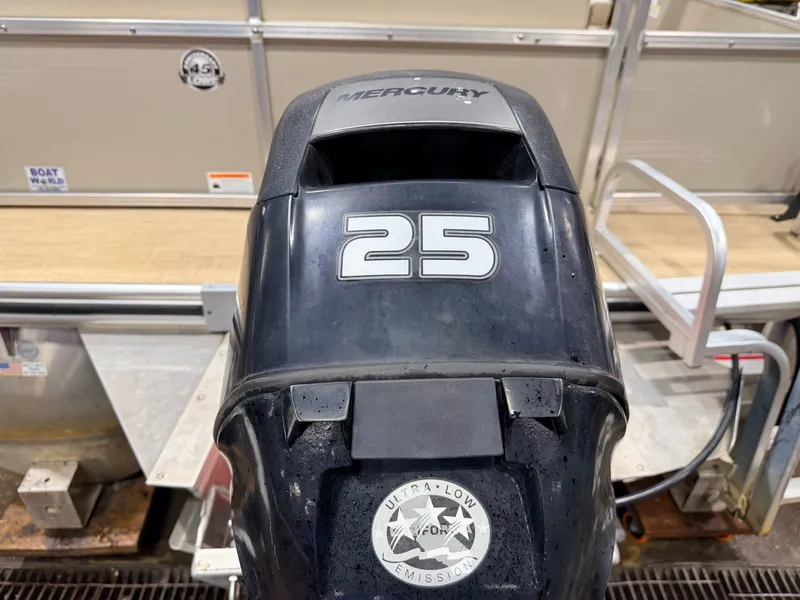 Slide: The Image of Lowe 162 Fish & Cruise Pontoon 2016 - 51