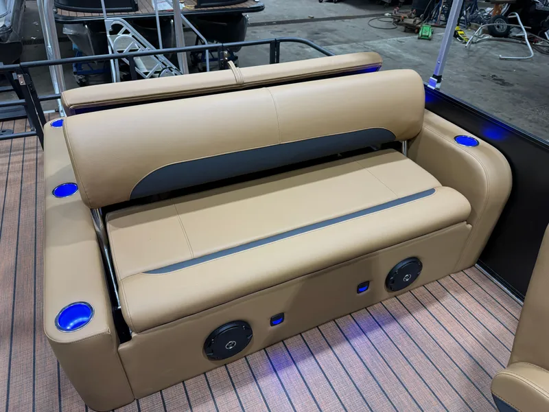 Slide: The Image of Bentley Pontoons Legacy 223 Swingback Tritoon & Honda 4-Stroke EFI 2026 - 16