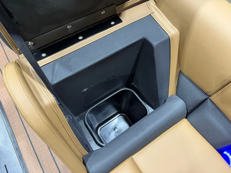 Slide: The Image of Bentley Pontoons Legacy 223 Swingback Tritoon & Honda 4-Stroke EFI 2026 - 32