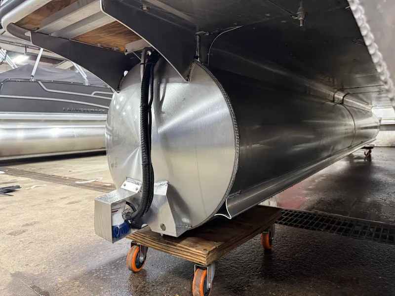 Slide: The Image of Bentley Pontoons Legacy 223 Swingback Tritoon & Honda 4-Stroke EFI 2026 - 44