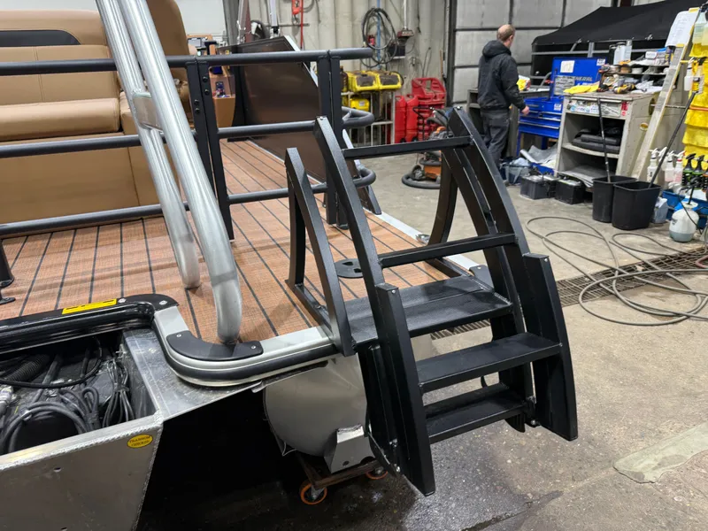 Slide: The Image of Bentley Pontoons Legacy 223 Swingback Tritoon & Honda 4-Stroke EFI 2026 - 47