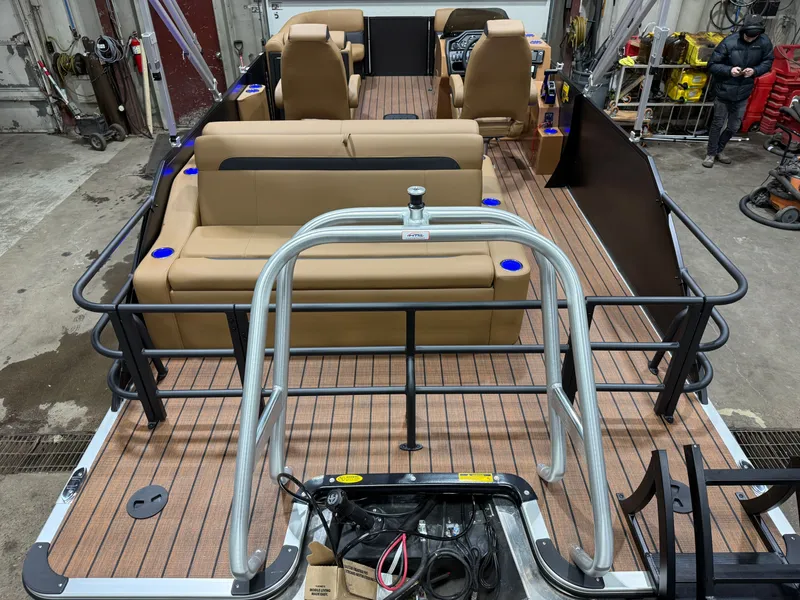 Slide: The Image of Bentley Pontoons Legacy 223 Swingback Tritoon & Honda 4-Stroke EFI 2026 - 5