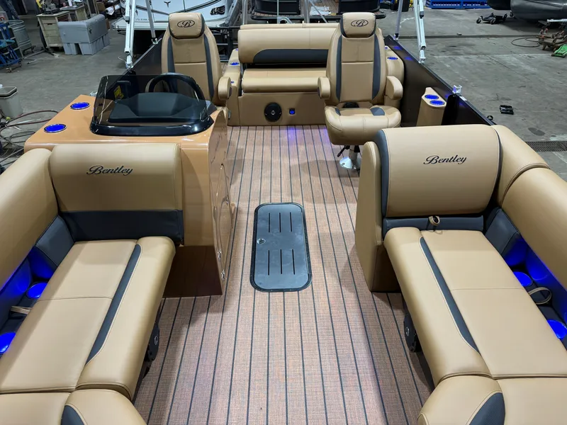 Slide: The Image of Bentley Pontoons Legacy 223 Swingback Tritoon & Honda 4-Stroke EFI 2026 - 6