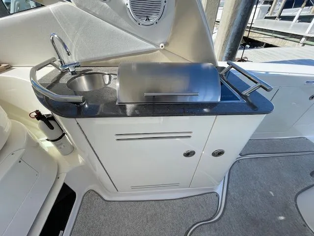 Slide: The Image of Sea Ray Sundancer 370 2012 - 19