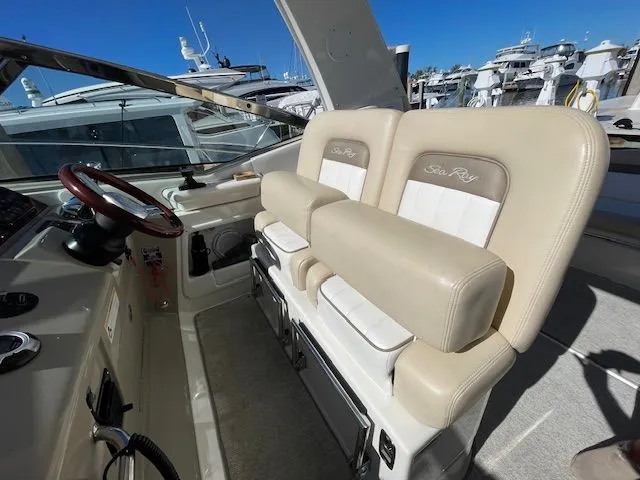 Slide: The Image of Sea Ray Sundancer 370 2012 - 22