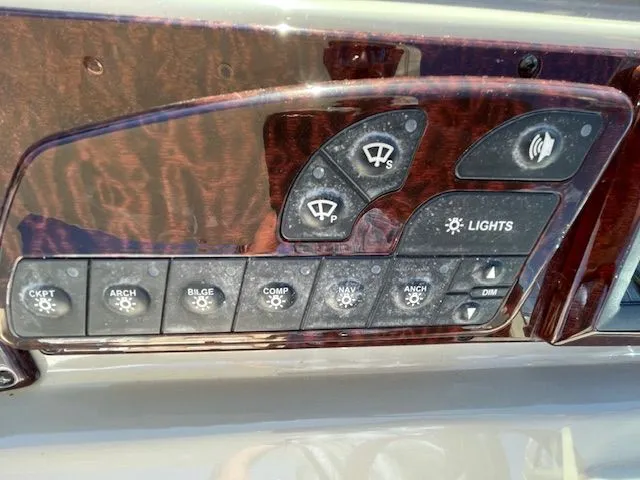 Slide: The Image of Sea Ray Sundancer 370 2012 - 34