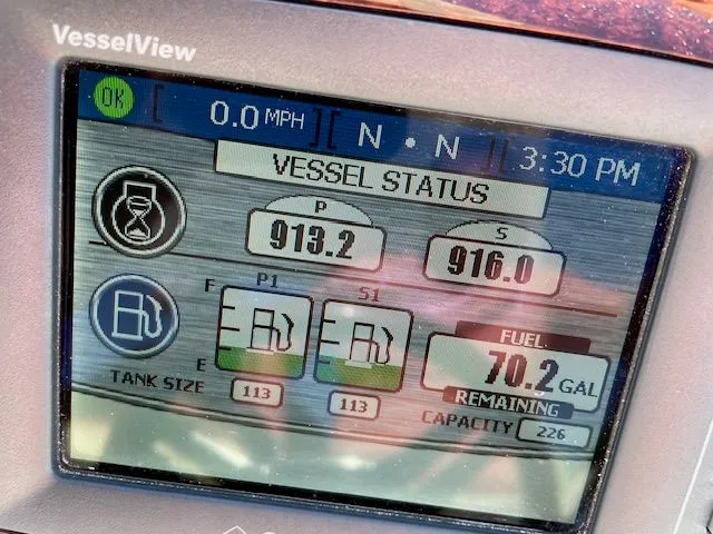 Slide: The Image of Sea Ray Sundancer 370 2012 - 38