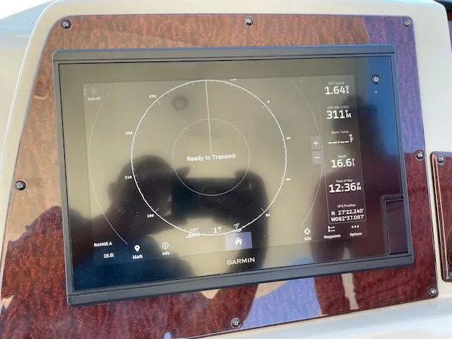 Slide: The Image of Sea Ray Sundancer 370 2012 - 39