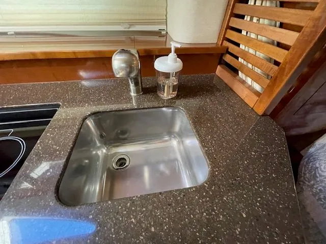 Slide: The Image of Sea Ray Sundancer 370 2012 - 52