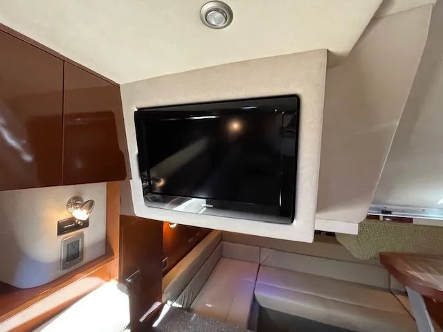 Slide: The Image of Sea Ray Sundancer 370 2012 - 60