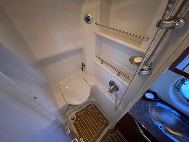 Slide: The Image of Sea Ray Sundancer 370 2012 - 64